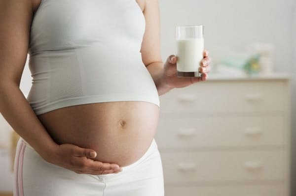 mang thai tháng đầu nên uống sữa gì tốt